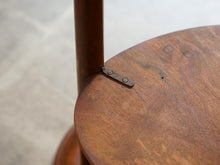 画像をギャラリービューアに読み込む, Anton Kildebergのコーヒーテーブルのフレームを固定するマイナスネジ