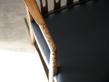 画像をギャラリービューアに読み込む, Hans J. WegnerのロッキングチェアML33の肘掛け