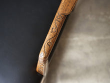 画像をギャラリービューアに読み込む, Hans J. WegnerのロッキングチェアML33のアームに彫刻の装飾