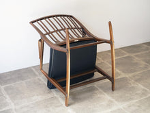 画像をギャラリービューアに読み込む, Hans J. WegnerのロッキングチェアML33の裏面