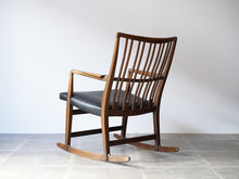 画像をギャラリービューアに読み込む, Hans J. WegnerのロッキングチェアML33の背面