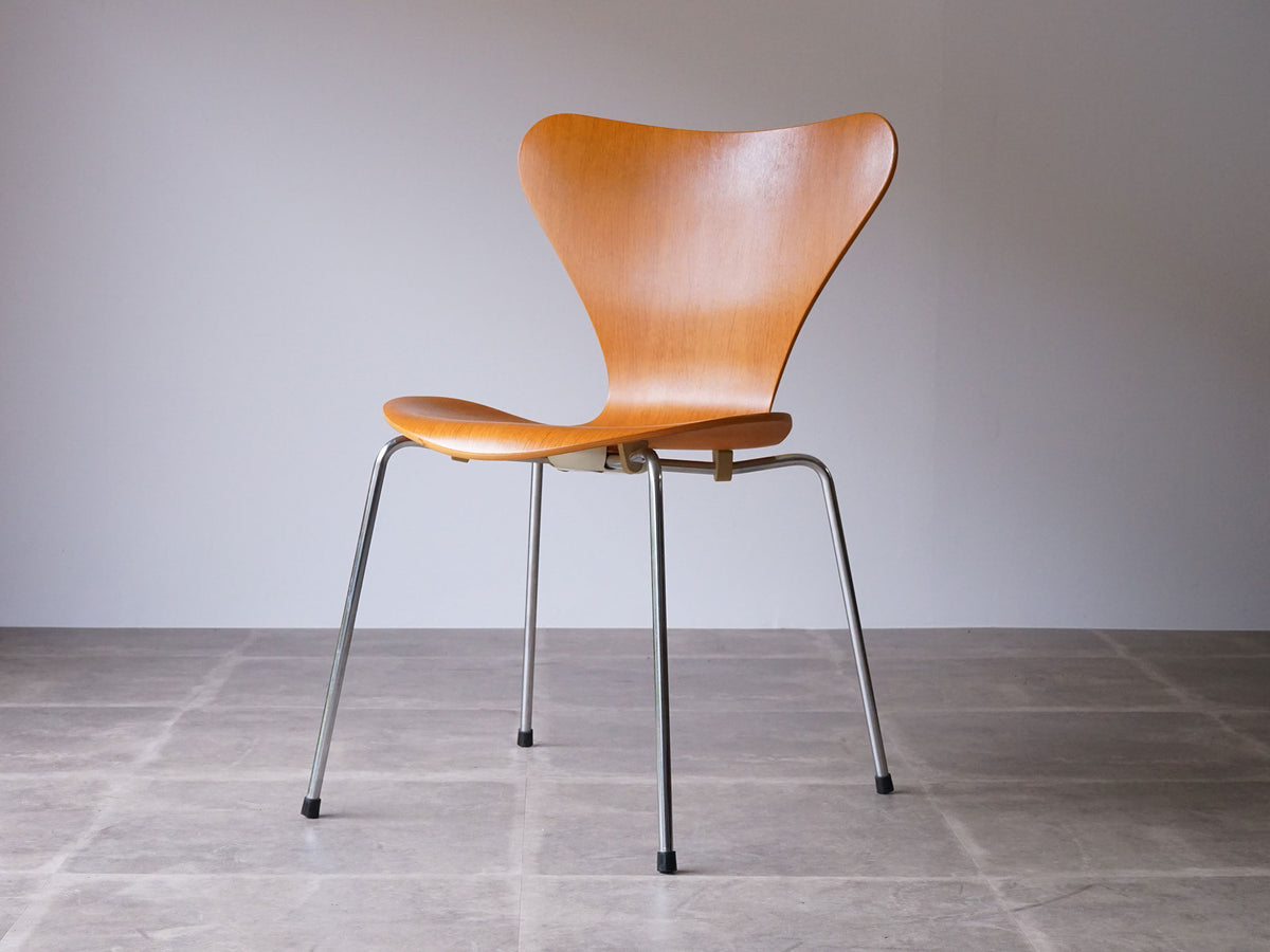 Arne Jacobsen（アルネ・ヤコブセン）Model 3107 セブンチェア オーク