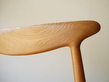 画像をギャラリービューアに読み込む, Hans J. Wegner W2 Chair 背もたれ背面