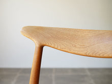 画像をギャラリービューアに読み込む, Hans J. Wegner W2 Chair 背もたれの木目