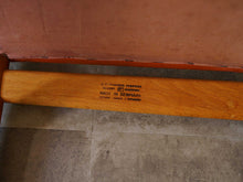 画像をギャラリービューアに読み込む, ハンスJウェグナーのW2チェア刻印