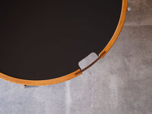 画像をギャラリービューアに読み込む, ハンスJウェグナーのGE453テーブルの黒い天板上から