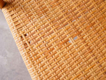 画像をギャラリービューアに読み込む, ジオ・ポンティのスーパーレッジェーラの座面アップ