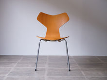 画像をギャラリービューアに読み込む, グランプリチェアの正面