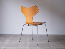 画像をギャラリービューアに読み込む, グランプリチェアの背面