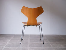 画像をギャラリービューアに読み込む, グランプリチェアの背面