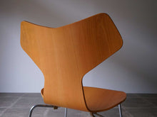 画像をギャラリービューアに読み込む, グランプリチェアの背面アップ