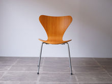 画像をギャラリービューアに読み込む, セブンチェアの正面