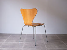 画像をギャラリービューアに読み込む, セブンチェアの斜め後ろ