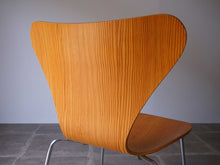 画像をギャラリービューアに読み込む, セブンチェアの背面