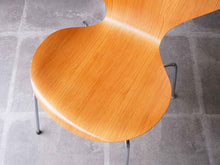 画像をギャラリービューアに読み込む, セブンチェアの座面を上から