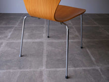 画像をギャラリービューアに読み込む, セブンチェアの脚