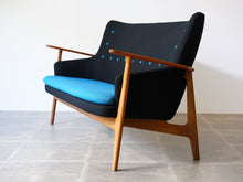 画像をギャラリービューアに読み込む, デンマークデザインのソファ横から