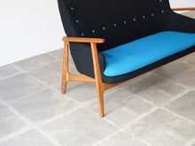 画像をギャラリービューアに読み込む, デンマークデザインのソファの脚