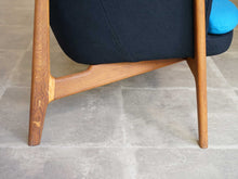 画像をギャラリービューアに読み込む, デンマークデザインのソファの脚組