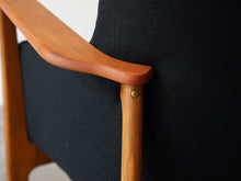 画像をギャラリービューアに読み込む, デンマークデザインのソファのマイナスネジ