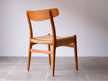 画像をギャラリービューアに読み込む, ハンスJウェグナーのCH23の後ろ姿