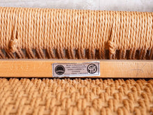 画像をギャラリービューアに読み込む, ハンスJウェグナーのCH23に貼られたラベル