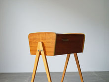 画像をギャラリービューアに読み込む, Danish furniture design Sewing table