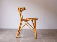 画像をギャラリービューアに読み込む, 竹と籐のチェアの側面