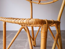 画像をギャラリービューアに読み込む, 竹と籐のチェアの脚