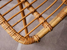 画像をギャラリービューアに読み込む, 竹と籐のチェアの座面アップ