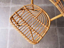 画像をギャラリービューアに読み込む, 竹と籐のチェアの座面を上から