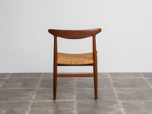画像をギャラリービューアに読み込む, ハンスJウェグナーのW2チェア背面