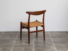 画像をギャラリービューアに読み込む, ハンスJウェグナーのW2チェア後ろ姿