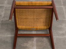 画像をギャラリービューアに読み込む, ハンスJウェグナーのW2チェア裏側