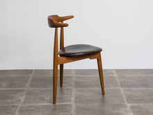 画像をギャラリービューアに読み込む, ハンスJウェグナーのFH4104側面