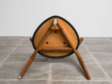 画像をギャラリービューアに読み込む, ハンスJウェグナーのFH4104の裏面