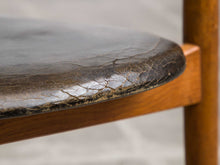 画像をギャラリービューアに読み込む, ハンスJウェグナーのFH4104のレザーひび割れ