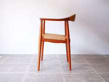 画像をギャラリービューアに読み込む, ハンスJウェグナーのJH501チェア側面