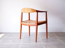 画像をギャラリービューアに読み込む, ハンスJウェグナーのJH501チェア後ろ姿