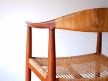 画像をギャラリービューアに読み込む, ハンスJウェグナーのJH501チェアの背もたれ