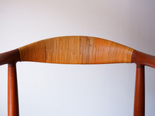 画像をギャラリービューアに読み込む, ハンスJウェグナーのJH501チェアの背もたれ