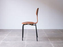 画像をギャラリービューアに読み込む, アルネ・ヤコブセン 子供用椅子