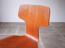 画像をギャラリービューアに読み込む, アルネ・ヤコブセン 子供用椅子