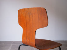 画像をギャラリービューアに読み込む, アルネ・ヤコブセン 子供用椅子