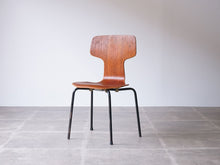 画像をギャラリービューアに読み込む, アルネ・ヤコブセン 子供用椅子全体図