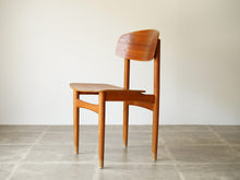 画像をギャラリービューアに読み込む, モーエンセンの椅子の全体図を右から