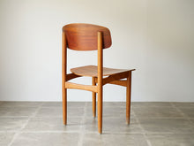 画像をギャラリービューアに読み込む, モーエンセンの椅子の全体図を後方から