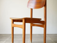 画像をギャラリービューアに読み込む, モーエンセンの椅子の脚を右から