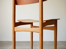 画像をギャラリービューアに読み込む, モーエンセンの椅子のフレームを左後方から