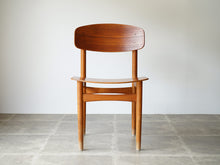 画像をギャラリービューアに読み込む, モーエンセンの椅子の全体図を正面から